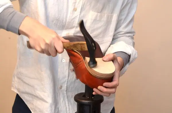 ヒールブロック接着