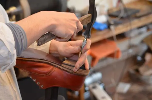 ヒールリフト接着